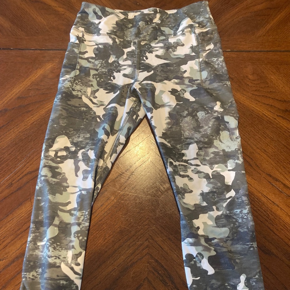 Girls camo leggings